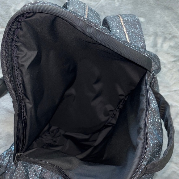 Lululemon City Adventurer Backpack
17L
Mineralize Multi / Black main image 6